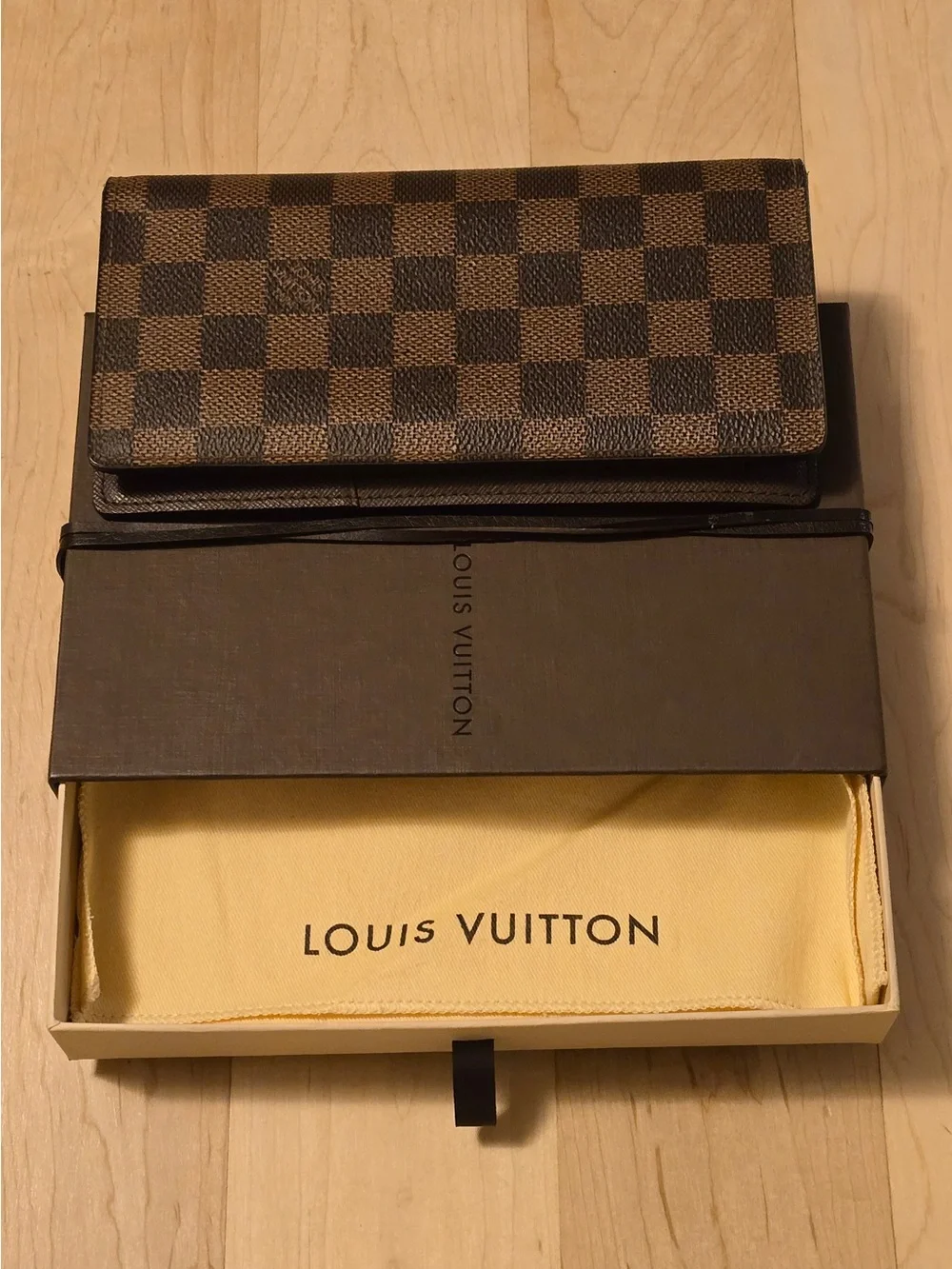 Like-new Louis Vuitton Brown Damier Canvas Long Wallet